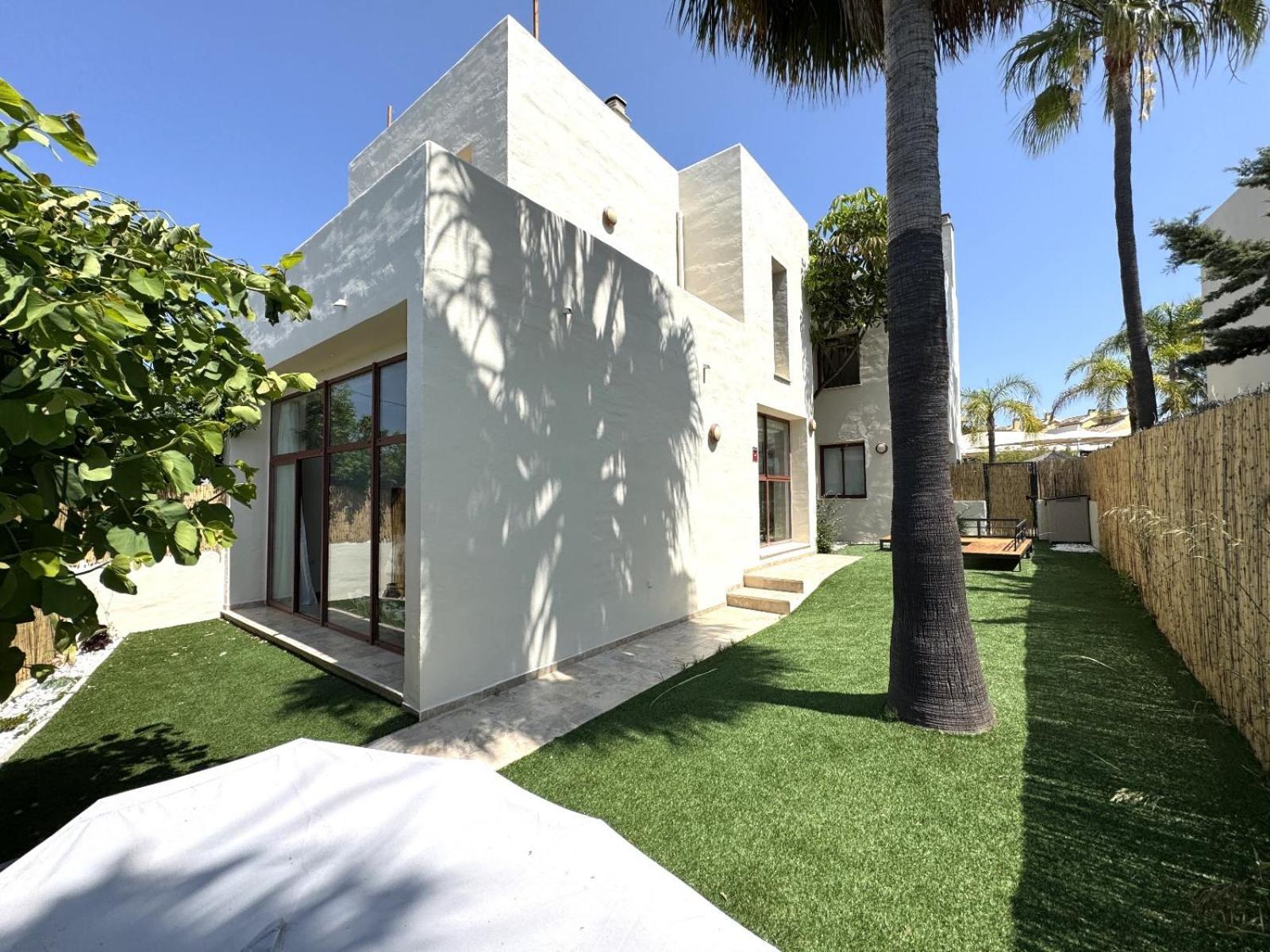 Сasa de vacaciones Serena Marbella - Exclusive Retreat With Pool